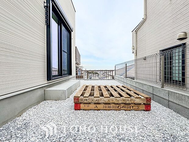 毎日の暮らしの中に癒しを与えてくれるお庭スペース。