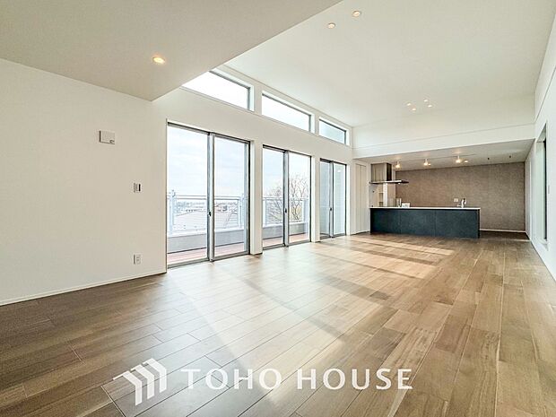 太陽の恵みを受けた明るくあたたかい住まい。吹きぬける風を感じながら爽やかで風通しの良い暮らし。