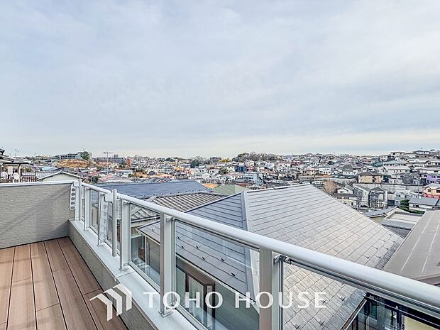 空に手が届きそうなほど、視界が開けて開放感があります。