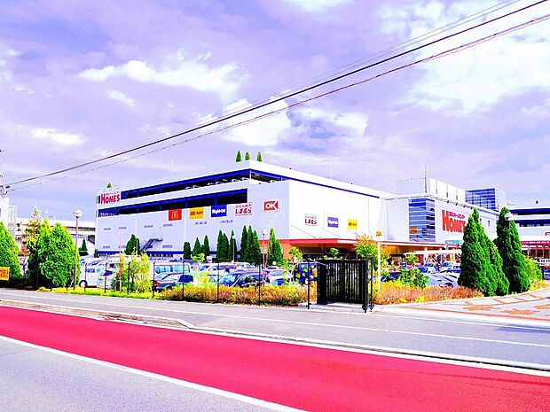 島忠ホームズ、OKストア、ファッションセンターしまむら等の店舗が揃う大型ショッピングセンター。