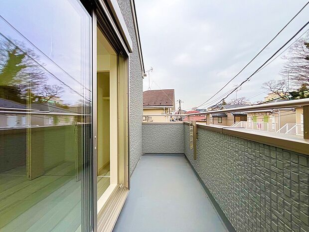 お部屋にも爽やかな風と暖かく柔らかな日差しが差し込み、毎日の暮らしを豊かに彩ります。