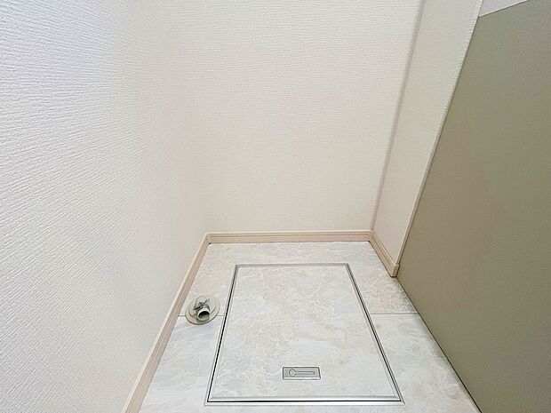 洗濯機を配置しても十分なスペースを確保しております。