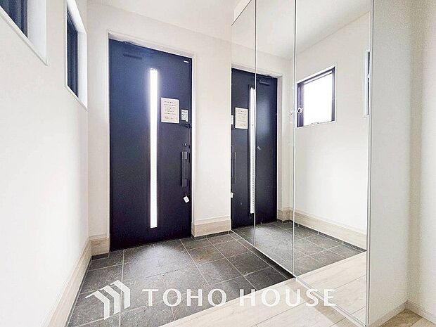 帰宅されるご家族や、訪れる方を優しく迎える・安らぎに満ちた生活空間を予感させてくれます。