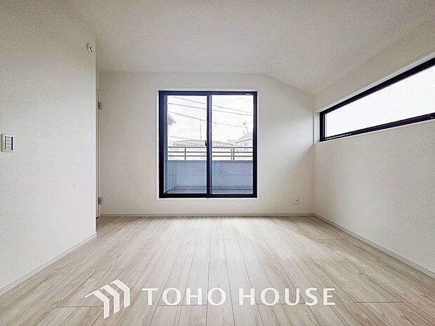 一日の疲れをいやしてくれる主寝室。自分時間を快適に過ごすプライベートルーム。