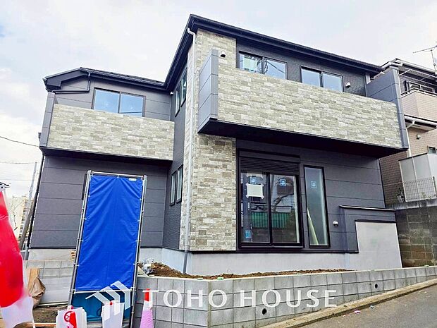 時代の流れに惑わされないシックなカラートーンで街並みに溶け込む外観。