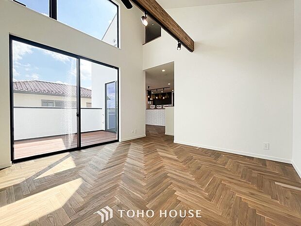 太陽の恵みを一気に受けた明るく暖かい住まい。吹きぬける風を感じながら爽やかで風通しの良い暮らし。