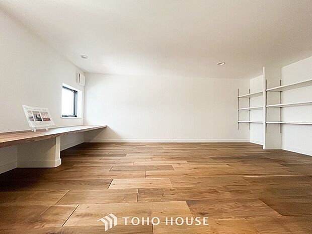 広々したロフトは多目的に使える便利な空間。