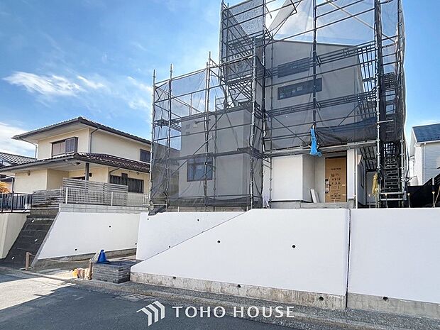 風を感じ青い空から太陽の恵みを感じる温もり溢れる佇まい。