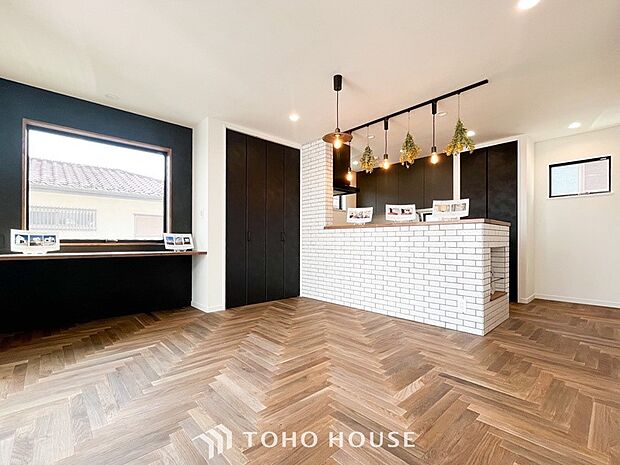 ここにはみんなが集い、食事と楽しい会話が始まるスペース。