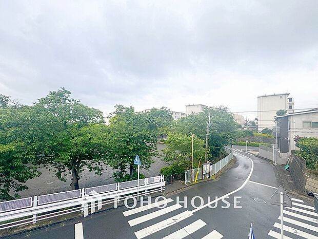 開放的で気持ちの良い眺望と青い空を満喫できます。