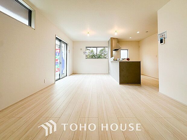 あたたかい日差しがたっぷり降り注ぐLDKは自然と家族の顔があかるい笑顔に。