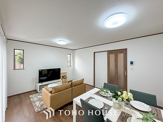 落ち着いた雰囲気に包まれた伸びやかな空間で、ゆったりと家族団らんの時間を過ごせます。