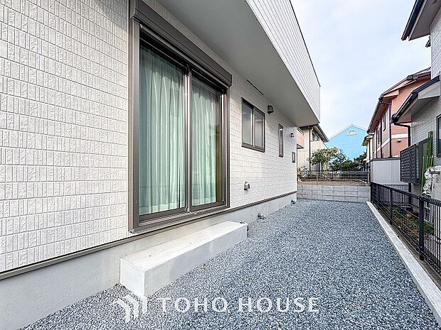 毎日の暮らしの中に癒しを与えてくれるお庭スペース。