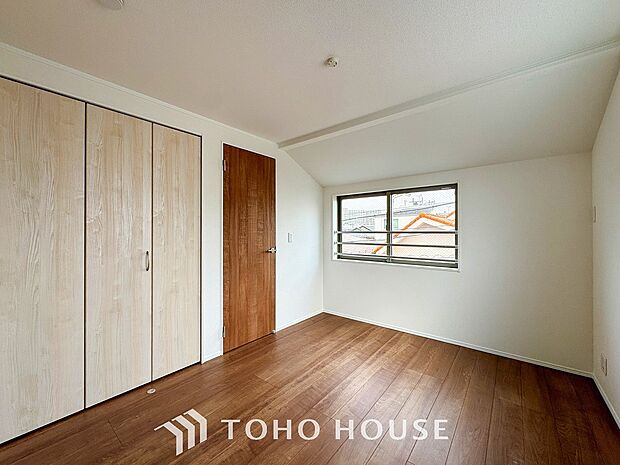 一日の疲れをいやしてくれる主寝室。自分時間を快適に過ごすプライベートルーム。