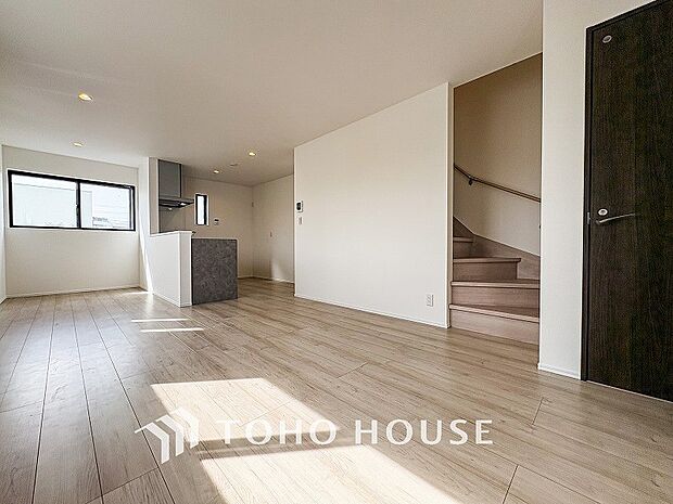 落ち着いた雰囲気に包まれた伸びやかな空間で、ゆったりと家族団らんの時間を過ごせます。