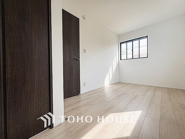 収納スペースもあり、生活しやすい居住スペースです。