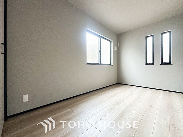 採光もアクセントの一つとして。プライベートルームにはやさしい光が射し込んでいます。