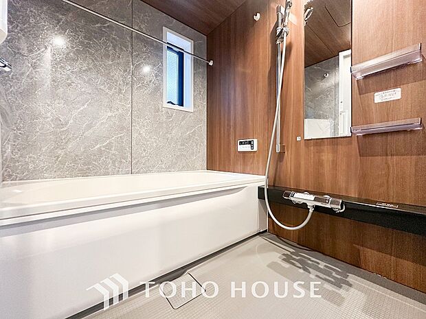 一日の疲れが癒される優雅なバスタイムを堪能できるゆとりあるバスルームです。