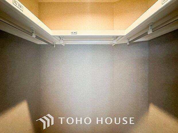 衣類だけでなく大きな荷物も収納でき、お部屋がすっきりします。