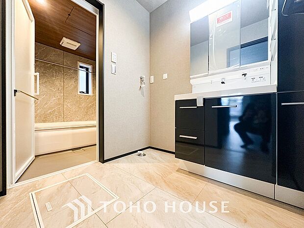 清潔感のあるプライベート空間は、身だしなみチェックや肌のお手入れに最適です。