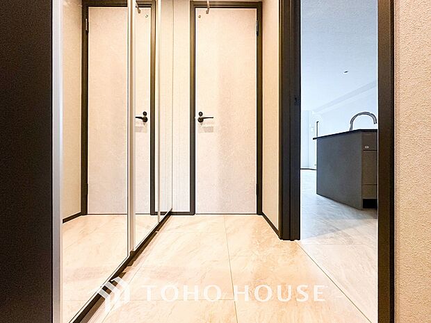 やわらかな陽射しがふりそそぎ、ゆったりした時間が流れる室内。