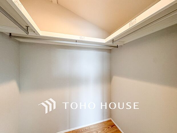 衣類だけでなく大きな荷物も収納でき、お部屋がすっきりします。