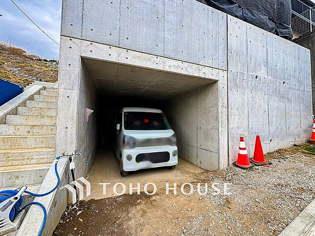 大切なお車を雨や風から守ってくれる地下車庫付です。