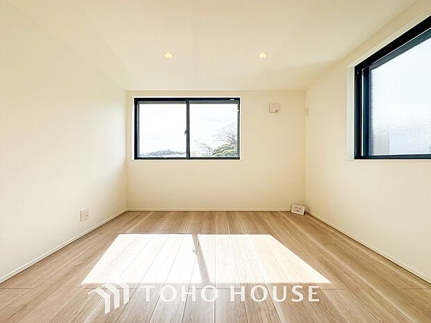 1日の疲れを癒し、心地よく寛げるようゆったりとした広さを確保しています。