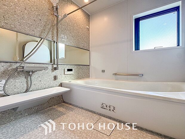 一日の疲れが癒される優雅なバスタイムを堪能できるゆとりあるバスルームです。