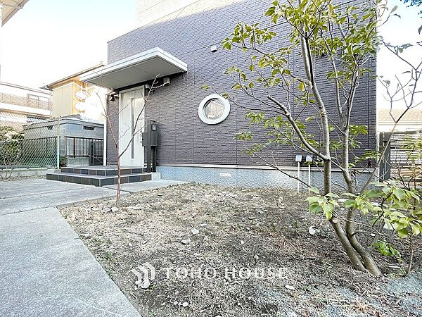 住む人を映し出す洗練された佇まいは、いつまでも輝き続けながらいつしか街の風景に溶け込んでいきます。