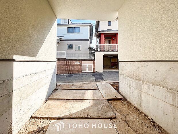 大切なお車を雨や風から守ってくれるビルトイン車庫付です。