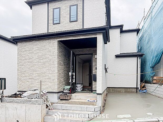 閑静な住宅街の陽当りに恵まれた土地。たくさんの想いが美しいカタチに彩られます。