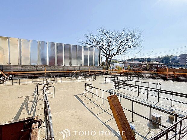 閑静な住宅街の一角、ひと時のくつろぎが生まれ、ゆっくりと愛着が育まれていきます。