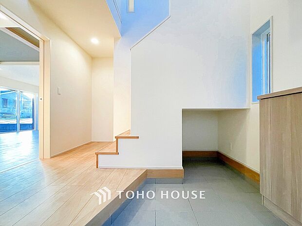 帰り着くたびに洗練されたテイストの空間に迎えられ誇りと喜びを感じる玄関まわりです。