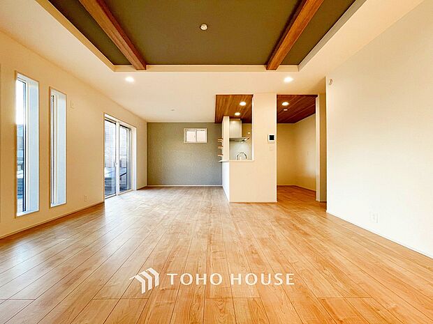 太陽の恵みを一気に受けた明るくあたたかい住まい。吹きぬける風を感じながら爽やかで風通しの良い暮らし。