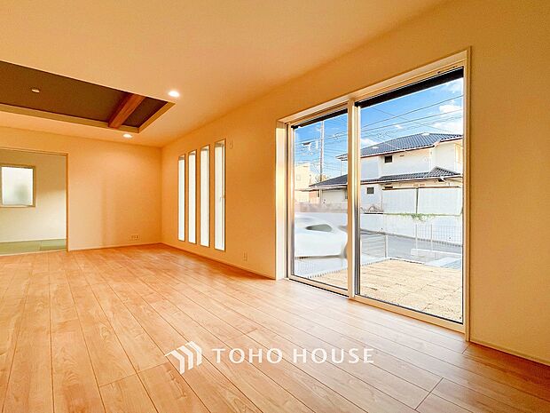 光と風があふれる開放的なリビングダイニングには自然と家族みんなが集まってきます。