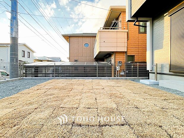 日当りの良い可愛らしいお庭。ガーデニングなどが楽しめます。