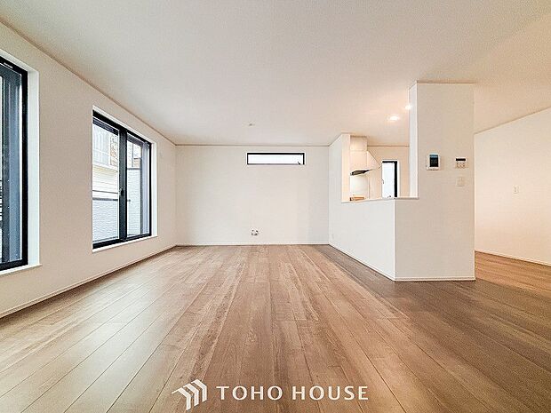 対面式キッチンのあるLDKで家族の会話が弾みます。