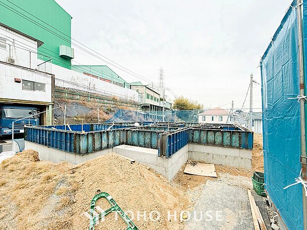 閑静な住宅街の一角、ひと時のくつろぎが生まれ、ゆっくりと愛着が育まれていきます。