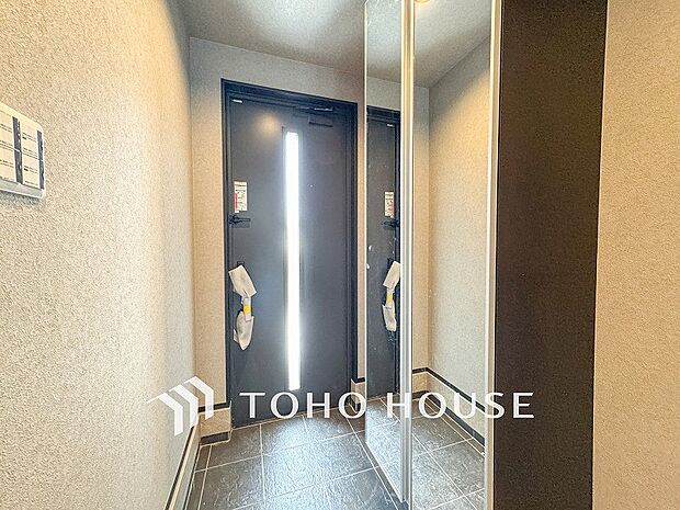 居住者の帰り、訪れる方を優しく迎えてくれる玄関です。