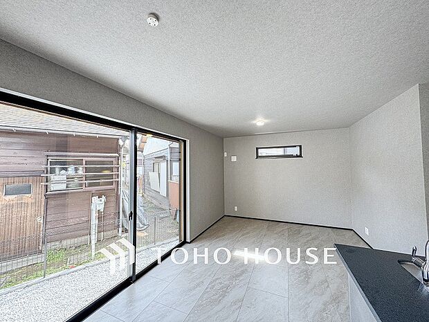 落ち着いた雰囲気に包まれた伸びやかな空間で、ゆったりと家族団らんの時間を過ごせます。