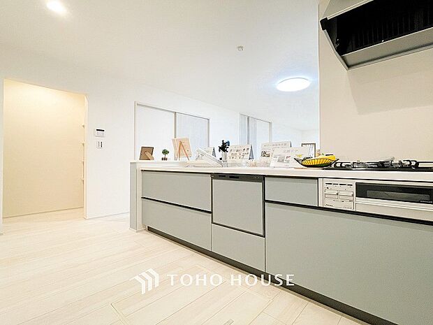 対面キッチンでリビングのご家族と会話を楽しみながらお料理できます。