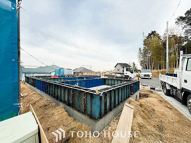 閑静な住宅街の一角、ひと時のくつろぎが生まれ、ゆっくりと愛着が育まれていきます。