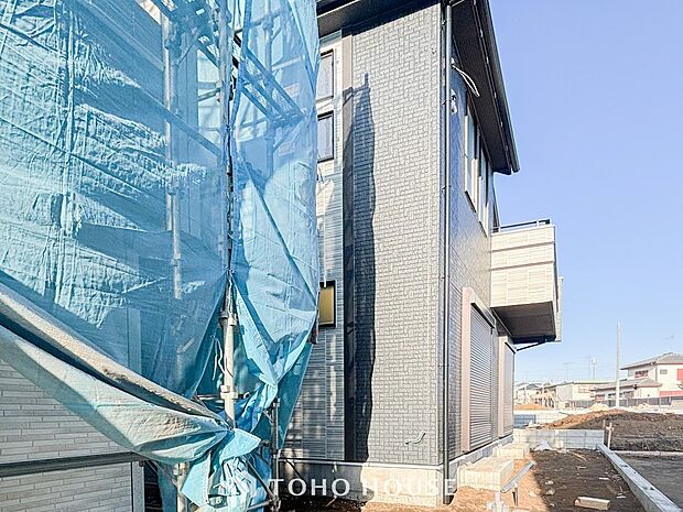 閑静な住宅街の一角、ひと時のくつろぎが生まれ、ゆっくりと愛着が育まれていきます。