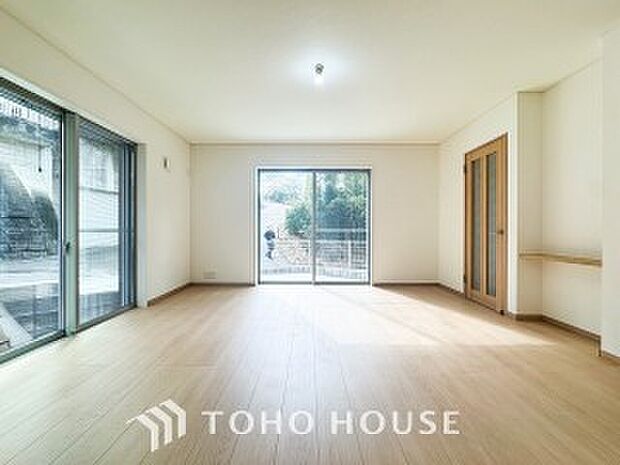 落ち着いた雰囲気に包まれた伸びやかな空間で、ゆったりと家族団らんの時間を過ごせます。