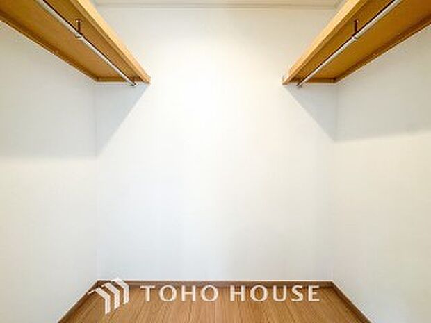衣類だけでなく大きな荷物も収納でき、お部屋がすっきりします。