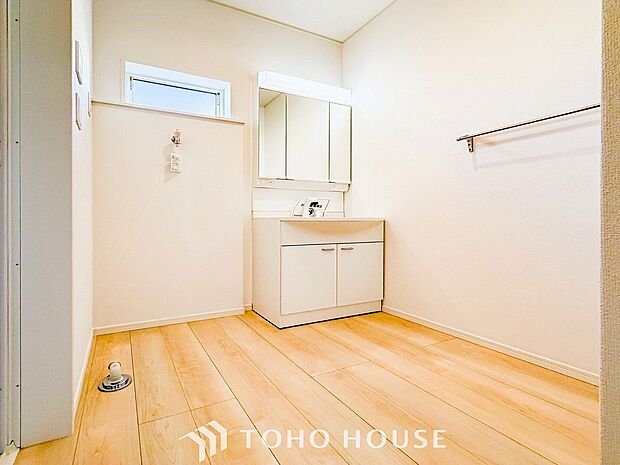 清潔感のあるプライベート空間は、身だしなみチェックや肌のお手入れに最適です。