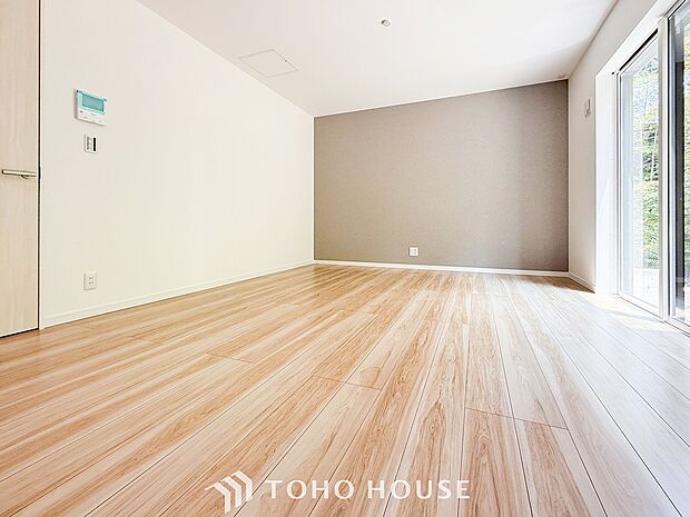 落ち着いた雰囲気に包まれた伸びやかな空間で、ゆったりと家族団らんの時間を過ごせます。