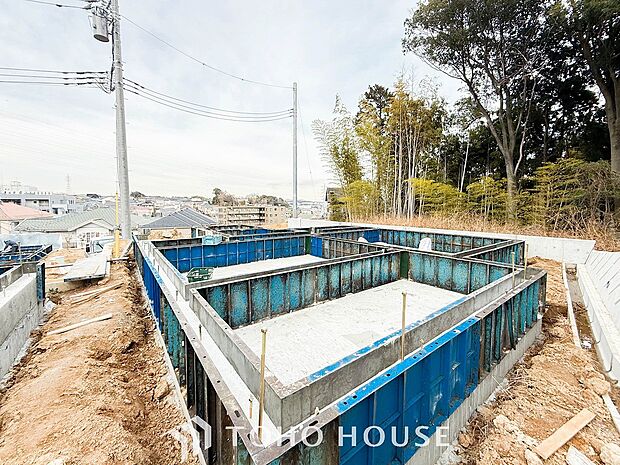 閑静な住宅街の一角、ひと時のくつろぎが生まれ、ゆっくりと愛着が育まれていきます。