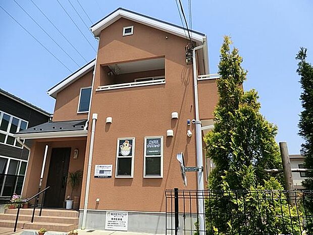 内科、脳神経外科を持つ、地域のクリニック。身近なかかりつけ医として安心できる存在ですね。